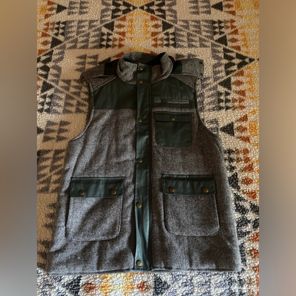 Amongst Friends Wool Polyester Polyurethane hooded vest.  Men’s size Large.